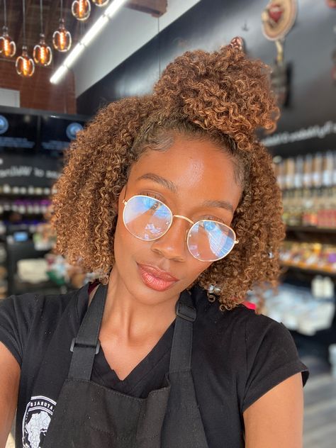 4c Hair With Blonde Highlights, 4c Colored Hair Natural, Dyed 4c Natural Hair, Honey Brown 4c Hair, As I Am Curl Color, Afro Hair Dye, Blonde Afro, Hello Hair, Color Castaño