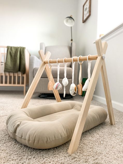 Nursery Decor Neutral Beige, Newborn Diy Projects, Small Newborn Room, Nursery With Bed For Mom, Nuetral Baby Room, Aesthetic Baby Toys, Cute Cribs, Newborn Room Design, Boy Nursery Furniture