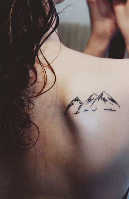 I would get something like this but in the shape of the Organ mountains to represent where I grew up, the mountains I always call home. Tattoo Planets, Mountain Tattoo Simple, Tattoo Wallpaper, Tattoo Dotwork, Remembrance Tattoos, Kunst Tattoos, Handpoke Tattoo, Meaningful Tattoos For Women, Tattoo Convention