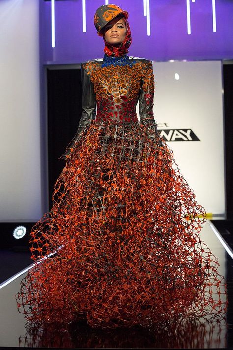 Project Runway's Ayana Ife's gorgeous unconventional materials dress. Project Runway Dresses, Unconventional Fashion, Nina Garcia, Avant Garde Dresses, Project Runway, Recycled Fashion, Dreamy Dress, Fashion Materials, Zac Posen