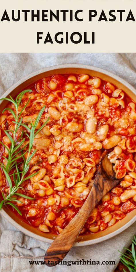 This authentic pasta fagioli recipe is the only one you'll ever need! This super easy soup recipe is done in 30 minutes and only has four steps. Rigatoni Soup Recipes, Pasta Fasul Recipe, Pasta Fagioli Authentic, Authentic Pasta Fagioli, Vegetarian Pasta Fagioli, Pasta Fagioli Soup Recipe, Authentic Pasta, Easy Soup Recipe, Garden Pasta