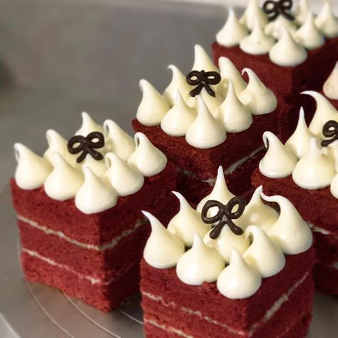 Apron4Two on Instagram: “So rich, so tasty, so cakey! Red Velvet mini cakes with small dollops of cream cheese frosting 🤍 . . . #redvelvet #redvelvetcakes…” Red Velvet Small Cake, Small Cake, Red Velvet Cake, Cheese Frosting, Cream Cheese Frosting, Mini Cakes, Red Velvet, Frosting, Cream Cheese