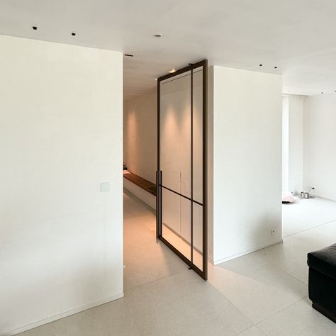 Invest in extraordinary interior doors with ANYWAYdoors. ⁠ ⁠ Discover the versatility and endless personalization of our popular #steellook collection 🤩 crafted from premium anodized aluminum for a luxurious matte finish.⁠ ⁠ 📣 Anything but ordinary⁠ 📐 Made to measure⁠ 💡 Patented technology⁠ 🏭 Made in Belgium⁠⁠ 📜 6 months price guarantee⁠ ⁠⁠⁠ All our interior doors are made with anodised aluminium.⁠ ⁠ Anodising is an electrochemical process that converts the metal surface into a decorative, du... Pivot Hinge, Pivot Door, Anodised Aluminium, Pivot Doors, Modern Door, Metal Surface, Aluminium Doors, Grid Design, Anodized Aluminum