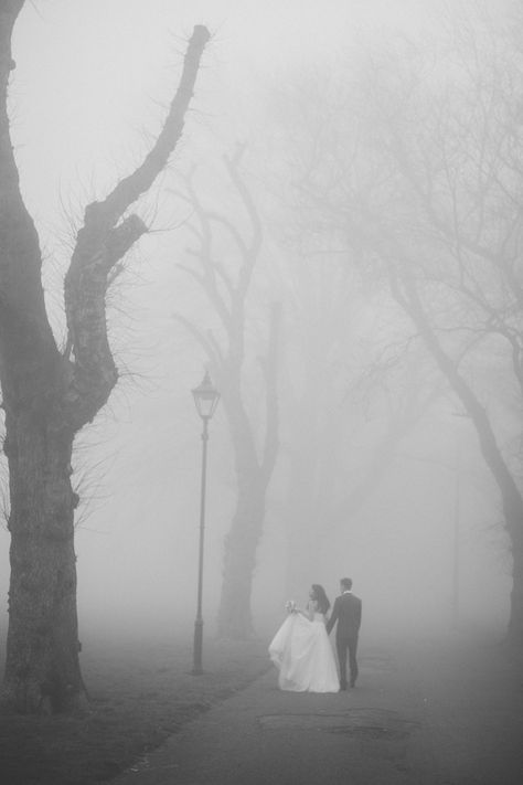 Foggy Wedding, Wedding Engagement Photos, Magical Wedding, The Mist, London Wedding, Wedding Photo Inspiration, Post Wedding, Couple Shoot, Wedding Pics