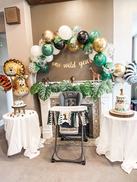 Birthday Ideas For One Year Old, Wild One Birthday Backdrop, Noah Arch Birthday Party, First Birthday Boy Animal Theme, Birthday Ideas For One Year Old Boy, Wild One 1st Birthday Boys, Animal Theme 1st Birthday Party, Wild One Birthday Party Balloons, One Year Old Twins Birthday Party