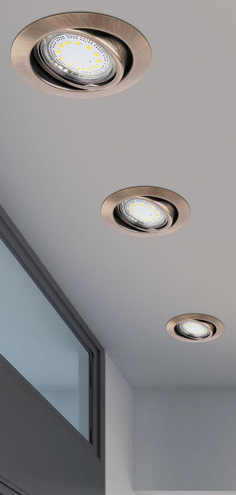 A brass colored recessed LED spot set (3 pieces and package) in a modern style that can be installed in plasterboard false ceilings, block-boards and polystyrene moldings. The provided LED light sources have an A+ power class with an energy power of 3 x 3W, a brightness of 3 x 240 lumen and a warm white color temperature (3000 Kelvin). They can be used with 3 x power saving light sources with GU10 sockets, up to 50W light power. Black Recessed Lighting Ceilings, Kitchen Ceiling Spotlights, Black Recessed Lighting, Modern Recessed Lighting, Recess Lighting, Brick Living Room, Recessed Lighting Fixtures, Surface Mount Lighting, Modern Pot