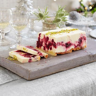 Cranberry and limoncello semifreddoredmagazine Semi Freddo Recipe Desserts, Christmas Semifreddo, Semifreddo Recipe, Christmas Cranberry, Winter Dessert, Winter Dessert Recipes, Heston Blumenthal, Cranberry Cream Cheese, Cold Desserts