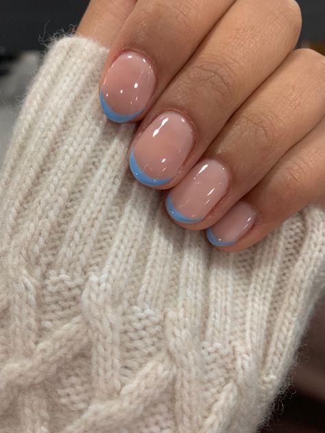 Blue French Tip Nails For Wedding, Short Gel Nails Coloured Tips, Colour French Tip Short Nails, One Colour Nails Short, Blue Tip Manicure, Short Color Tip Nails, Short Square Colored French Tip, Nails Coloured French Tips, Shellac Nails French Tip Color