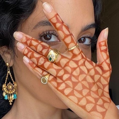 Traditional Henna Designs, Cute Henna Designs, Henna Nails, Traditional Henna, Cute Henna, Henna Plant, Henna Cones, Pretty Henna Designs, Engagement Mehndi Designs