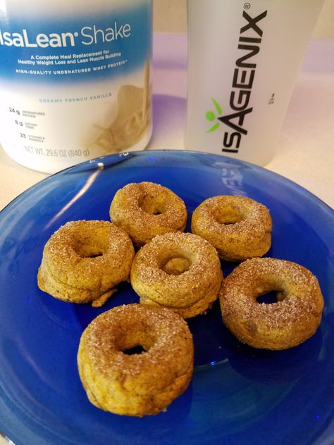 Pumpkin Spice Donuts Recipe, Pumpkin Cream Recipe, Isagenix Shake Recipes, Isagenix Snacks, Isagenix Recipes, Isagenix Shakes, Mini Donut Recipes, Meal Replacement Bars, Pumpkin Spice Donut