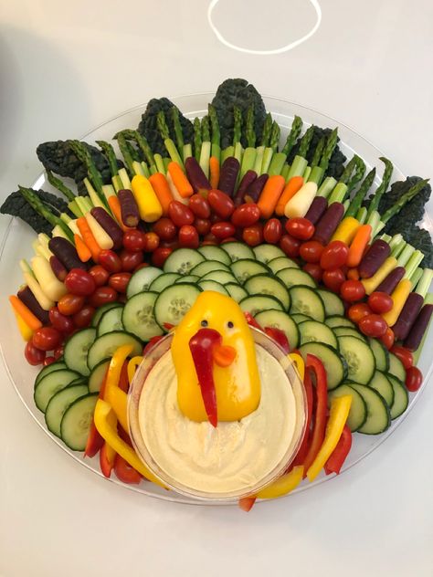 Turkey Platters Display, Crescent Cornucopia, Turkey Platter Presentation, Thanksgiving Vegetable Tray, Thanksgiving Snacks Appetizers, Turkey Charcuterie, Turkey Veggie Platter, Thanksgiving Veggie Tray, Kids Charcuterie