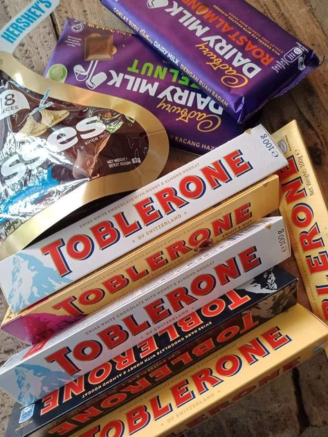 Chocolate Snapchat, Toblerone Chocolate, Wholesale Hair Accessories, Food Fantasy, Junk Food Snacks, Spicy Snacks, I Love Chocolate, Roasted Almonds, Chocolate Drinks