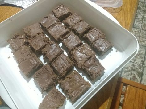 How to Make, Package, and Sell Brownies for a Bake Sale - Delishably Brownies Packaging Ideas Bake Sale, Bake Sale Brownies, Brownie Packaging, Bake Sale Packaging, How To Make Brownies, Homemade Brownies, No Bake Brownies, Decadent Cakes, Hot Chocolate Mix