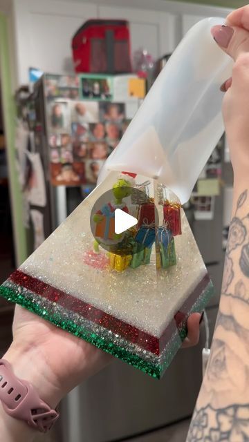 Resin Pyramid, Resin Pour, Diy Epoxy, Epoxy Resin Crafts, Just A Reminder, The Grinch, Satisfying Video, Tyler The Creator, Daily Art