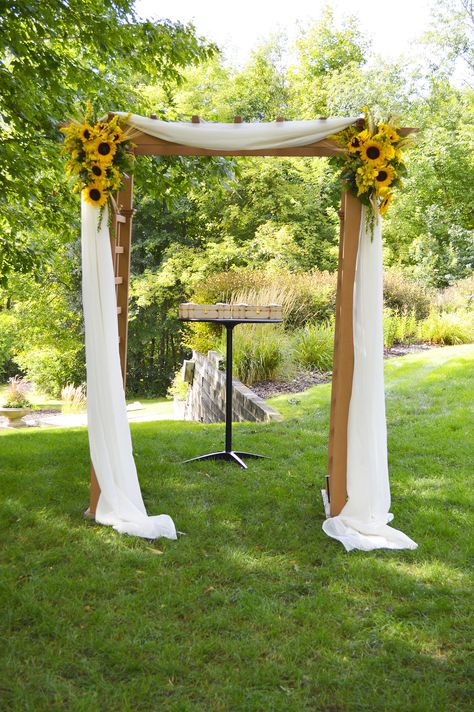 Sunflower Purple Wedding, White Wedding Arch, Sunflower Wedding Decorations, Rustic Sunflower Wedding, Sunflower Party, Sunflower Themed Wedding, Burlap Wedding, Future Wedding Plans, Wedding 2024