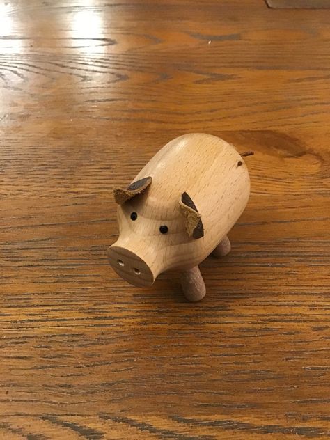 Wood Turned Animals, Wood Turning Projects For Beginners, Woodturned Animals, Turned Ornaments Wood, Wooden Turned Christmas Ornaments, Turned Christmas Ornaments Wood, Lathe Christmas Ornaments Wood Turning, Wood Log Crafts, Wood Turtle