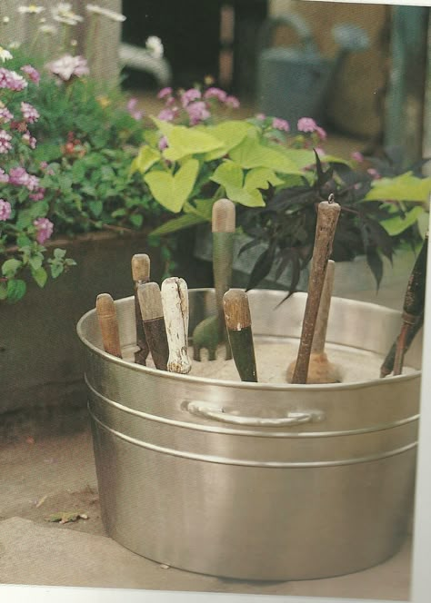 keep a bucket filled with sand with a little oil mixed in for sharp, rust free tool storage. Diy Storage Ideas, Room Storage Diy, Garden Tool Organization, Shed Organization, Garden Tool Storage, Magic Garden, Potting Bench, Oil Mix, Shed Ideas