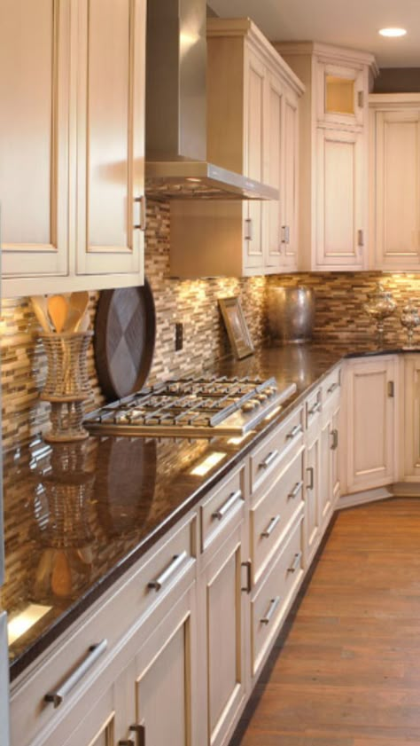 brown granite Cream Colored Kitchen Cabinets, Glazed Kitchen Cabinets, Cream Kitchen Cabinets, Colored Kitchen, Closet Idea, Kitchen Facelift, Antique White Kitchen, Cream Cabinets, Kitchen Cabinet Trends