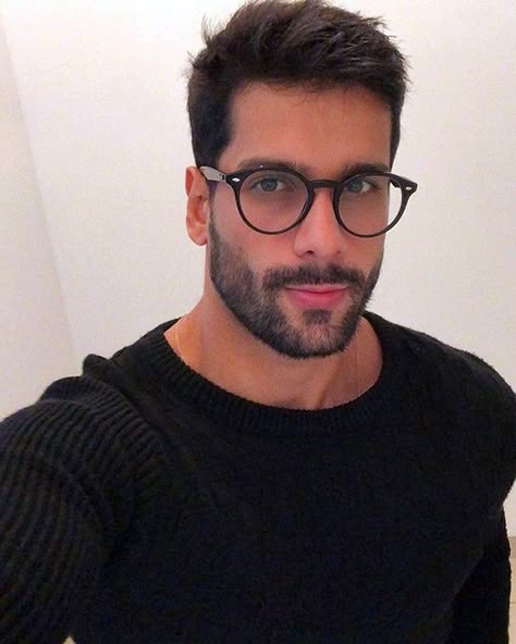 Men Wearing Glasses, Hot Nerds, Guys With Glasses, Mens Glasses Fashion, Men's Glasses, Winter Typ, Cool Hairstyles For Men, Outfits Hombre, Beard Hair