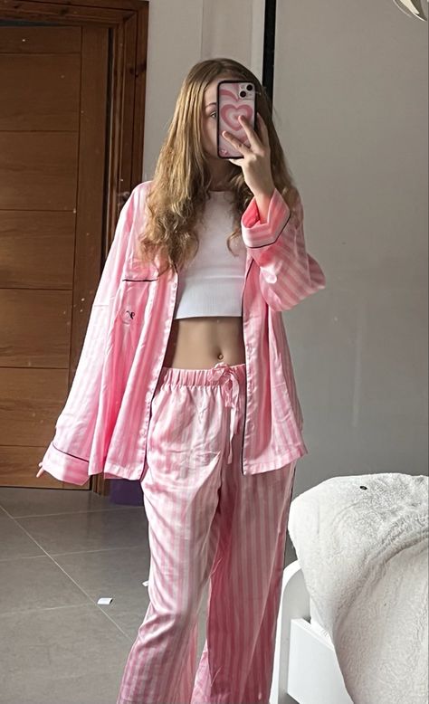 Cute Pyjamas Aestethic, Pink Pjamamas, Pink Pijama Aesthetic, Pink Pajamas Aesthetic, Aesthetic Pijamas, Baddie Pajamas, Pajama Aesthetic, Room Baddie, Pijama Outfit