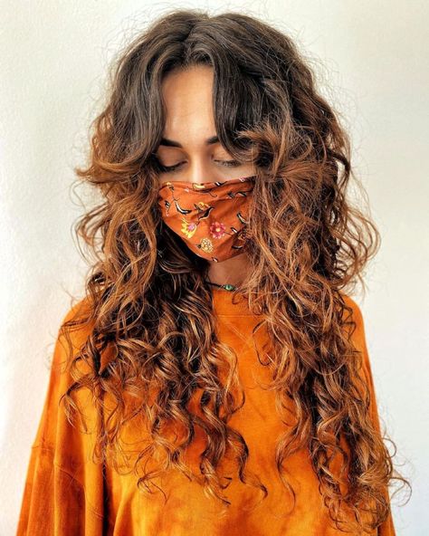 Long Highlighted Curly Hair with Curtain Bangs Long Bangs On Curly Hair, Long Wavy Hair With Layers And Curtain Bangs, Long Shag Curly Hair No Bangs, Curly Shag Long Bangs, Haircut Ideas For Curly Hair Long, Highlight Wavy Hair, Long Curls Haircut, Curtain Bangs With Natural Curly Hair, Long Curtain Bangs Curly Hair Natural Curls