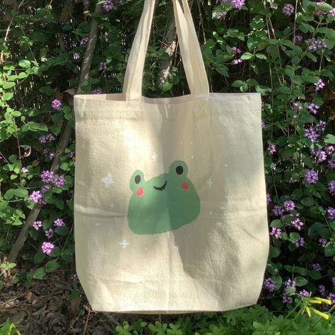 Canvas Bags Aesthetic, Simple Tote Bag Design Paint, Painting Bags Aesthetic, Cute Bag Designs, Canvas Bag Painting Ideas Aesthetic, Cute Tote Bags Aesthetic, Cute Tote Bags Design, Custom Tote Bags Painting, Painting Ideas Tote Bag