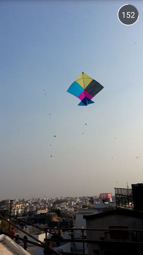 Let the Manjha Games begin! Makar Sankranti Instagram Story, Kite Snapchat Story, Patang Kite Snap, Uttarayan Photo, Kite Snap, Patang Kite Photography, Kite In Sky, Kite Festival Photography, Bday Frame