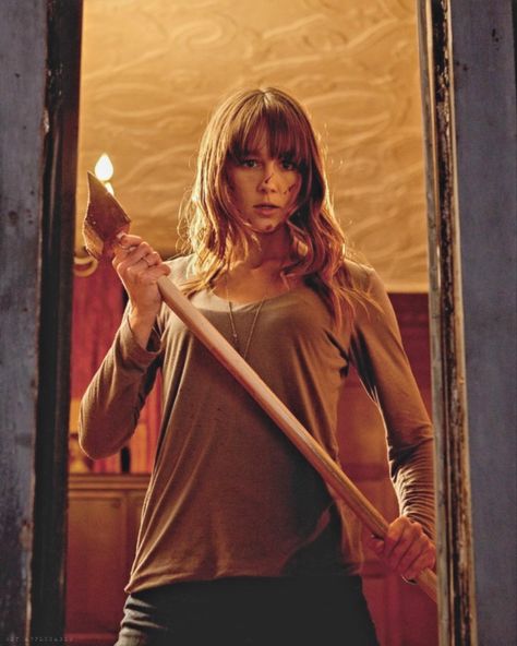 Female Horror Characters, Sharni Vinson, All Horror Movies, You're Next, Slasher Film, Tv Horror, Slasher Movies, Best Horror Movies, Halloween Photoshoot