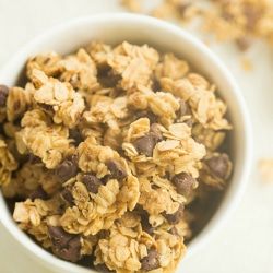 Chocolate Chip Granola via @browneyedbaker Chocolate Chip Granola Recipe, Granola Chocolate, Pork Cooking Temperature, Chocolate Chip Granola, Nature Valley, Chocolate Chip Cookies Recipe, Granola Recipe, How To Cook Fish, Chocolate Chip Recipes