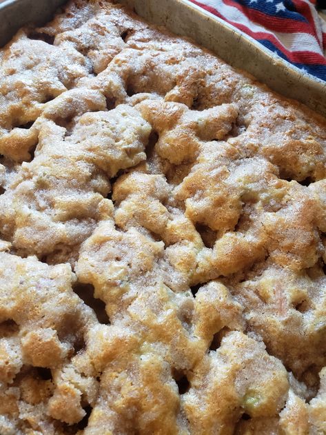 Rhubarb Pudding Cake, Rhubarb Coffee Cake, Easy Rhubarb Recipes, Rhubarb Desserts Recipes, Rhubarb Cake Recipes, Rhubarb Pudding, Cooking Easy Recipes, Rhubarb Recipes Pie, Rhubarb Coffee Cakes