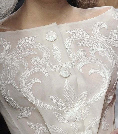 Ethno Style, Christian Dior Haute Couture, Dior Haute Couture, Couture Mode, Couture Details, Clothing Details, Ok Ru, Mode Inspiration, Sewing Inspiration