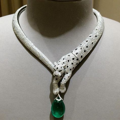 jewlery Cartier Necklace Aesthetic, Cartier Necklace Diamond, Cartier Jewelry Necklace, Cartier Diamond Necklace, Cartier Emerald, Cartier High Jewelry, Necklace Cartier, Panther Necklace, Cartier Panther