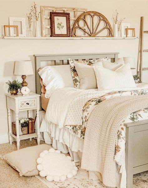 New Mexico Bedroom, Sleeping Room Decor, Small Cosy Bedroom, Bedroom Shabby Chic, 2024 Bedroom, French Farmhouse Style, Chic Bedrooms, Spring Bedroom, Vintage Decorating