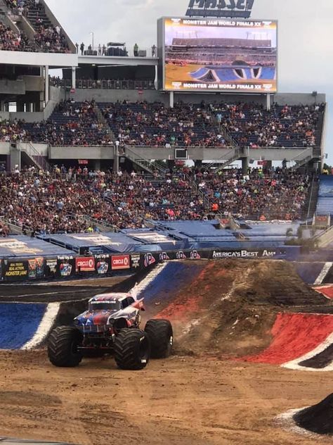 The Monster Jam Monster Truck The Avenger getting some serious air at Monster Jam Freestyle! Monster Truck Aesthetic, Monster Jam Aesthetic, Boyfriend Activities, Jamming Aesthetic, Monster Truck Jam, Monster Truck Show, Monster Truck Rally, Monster Truck Racing, Truck Living