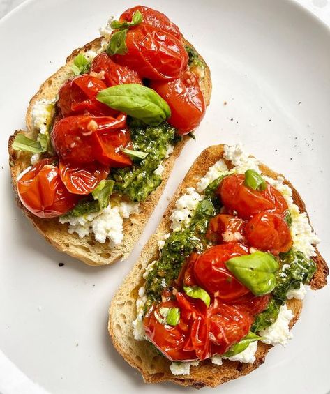 Pesto Tomato Toast, Ricotta Pesto Toast, Vegan Toast Toppings, Pesto On Toast, Pesto Toast Breakfast, Ricotta Cheese Breakfast Recipes, Sourdough Toppings, Sent Combos, Savoury Toast