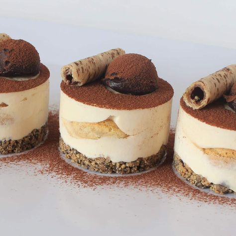 Mini Tiramisu Cheesecakes Recipe: A Sweet Bite of Happiness - Cupcake Savvy’s Kitchen Tarimisu Cheesecake, Mini Tiramisu Cake, Bar One Cheesecake, Mini Tiramisu Cheesecake, Tiramisu Individual Mini Desserts, Dessert Individual, Individual Tiramisu, Individual Cheesecake, Caramel Tiramisu Cupcake