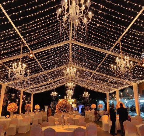 Indian Wedding Night, Indian Wedding Decoration Ideas, Outdoor Night Wedding, Indian Wedding Aesthetic, Reception Decoration Ideas, Indian Wedding Venue, Indian Wedding Decoration, Indian Wedding Decorations Receptions, Wedding Decorations Ideas