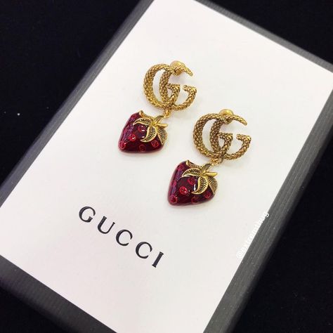 Instagram Expensive Jewelry Luxury, Gucci Jewelry, Expensive Jewelry, Jewelry Lookbook, Bangle Designs, Gucci Accessories, Girly Jewelry, Dream Jewelry, Tiffany Heart