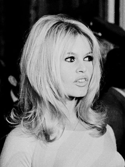 Brigitte Bardot Hairstyles - Brigitte Bardot Best Hair Looks - Marie Claire Bridget Bardot Hair, Brigitte Bardot Hair, Bardot Hair, Cheveux Oranges, Bridgette Bardot, 1960s Hair, Bridget Bardot, Bardot Style, Hair Icon