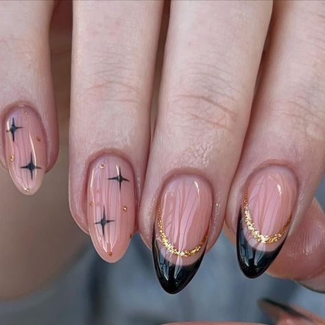 Black Tip Biab Nails, Winter Biab Nail Ideas, Biab Nail Art Christmas, Black Nails Nail Art, Biab Nails Winter, Biab Nails Inspiration Winter, Biab Nail Design Christmas, Christmas Nail Black, Biab Nails Christmas