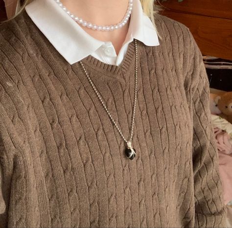 Light Brown Sweaters, Knit Sweater With Collared Shirt, Dark Academia Outfit Sweater, Dark Academia Jumper, Dark Academia Sweaters, Cozy Dark Academia Outfits, Brown Knitted Sweater Outfit, Brown Sweater Outfit Aesthetic, Brown Sweater Aesthetic