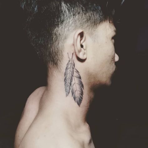 Feather Neck Tattoo, Feather Tattoo Behind Ear, Spontaneous Tattoo, Indian Feather Tattoos, Best Neck Tattoos, Neon Tattoo, Celestial Tattoo, Wolf Tattoo Sleeve, Tatoo Inspiration