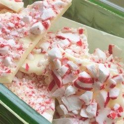 Peppermint Brittle - Allrecipes.com Easy Holiday Snacks, Traditional Christmas Desserts, Homemade Peppermint Bark, Chocolate Walnut Fudge, Holiday Candy Recipes, Peppermint Dessert, Christmas Candy Homemade, Homemade Fudge Recipes, Easy Candy Recipes