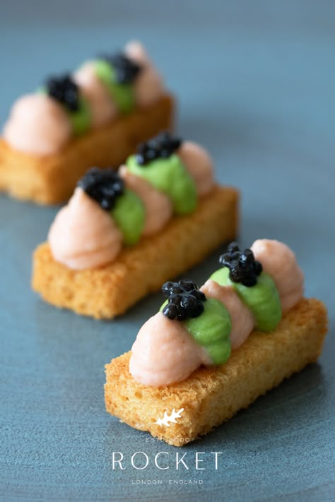 These beautifully presented Exmoor Caviar canapés on brown butter brioche soldier with cod's roe and watercress are not only beautiful to look at but also delicious. Rocket Food, Fine Dining Appetizers, Canapes Catering, Winter Appetizers, Food Luxury, Canapes Recipes, Puff Pastry Appetizers, Classic Appetizers, Elegant Appetizers