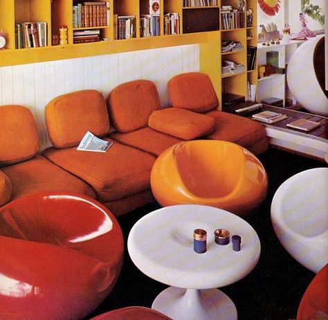 Those chairs! Space Age Furniture, 70s Chic, 70s Interior Design, Futuristic Designs, 70s Interior, 1970s Decor, Retro Interior Design, 70s Home, 70s Decor