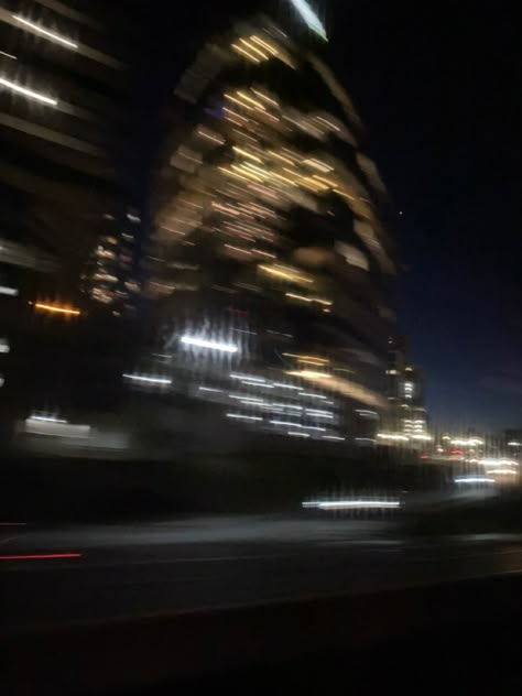 Blur Picture Aesthetic, Photo Blur, City Aesthetic Night, Aesthetic Wallpaper Dark, Blur Picture, Wallpaper Dark, City Night, Night City, City Aesthetic