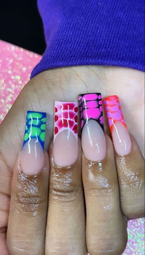 Reptile Nails, Aesthetic Nail Ideas, Nail Art Stencils, Real Nails, Aesthetic Nail, Art Stencils, Nails French Tip, Stripped Nails, Glow Nails