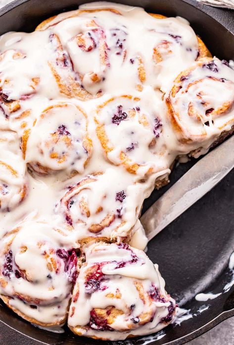 Blackberry Vanilla Sweet Rolls (No Yeast) Cinnamon Rolls Without Yeast, Rolls No Yeast, Blackberry Bread, Cream Cheese Breakfast, Cinnamon Roll Bread, Cream Cheese Desserts, Breakfast Rolls, Sweet Rolls, Weekend Breakfast