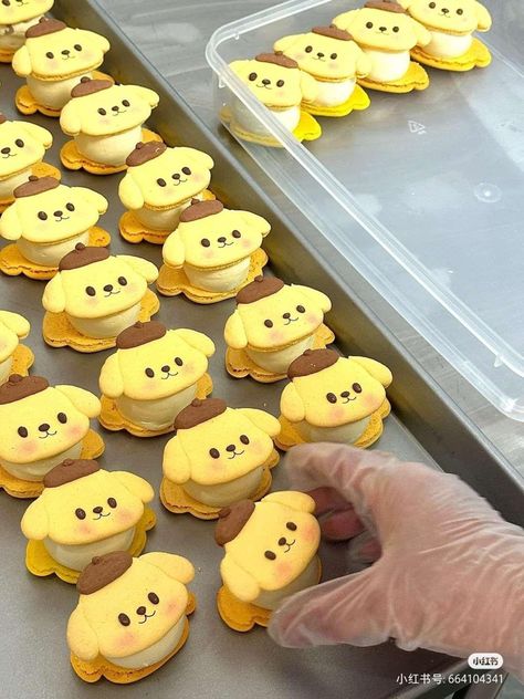 Pompompurin macarons Pompompurin Food, Macaroon Sanrio, Pompompurin Birthday, S A, Kawaii Cooking, Sleepover Food, Cute Baking, Cute Snacks, Kawaii Food