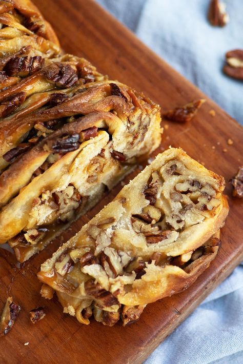 Maple Caramel Pecan Sticky Babka Cake | Mondomulia King Arthur Recipes Baking, Pecan Nut Recipes, Maple Pecan Pastry, Filled Bread Recipes, Apple Babka Recipe, Maple Pecan Bread, Mini Babka Loaves, Bread Flavours, Christmas Babka